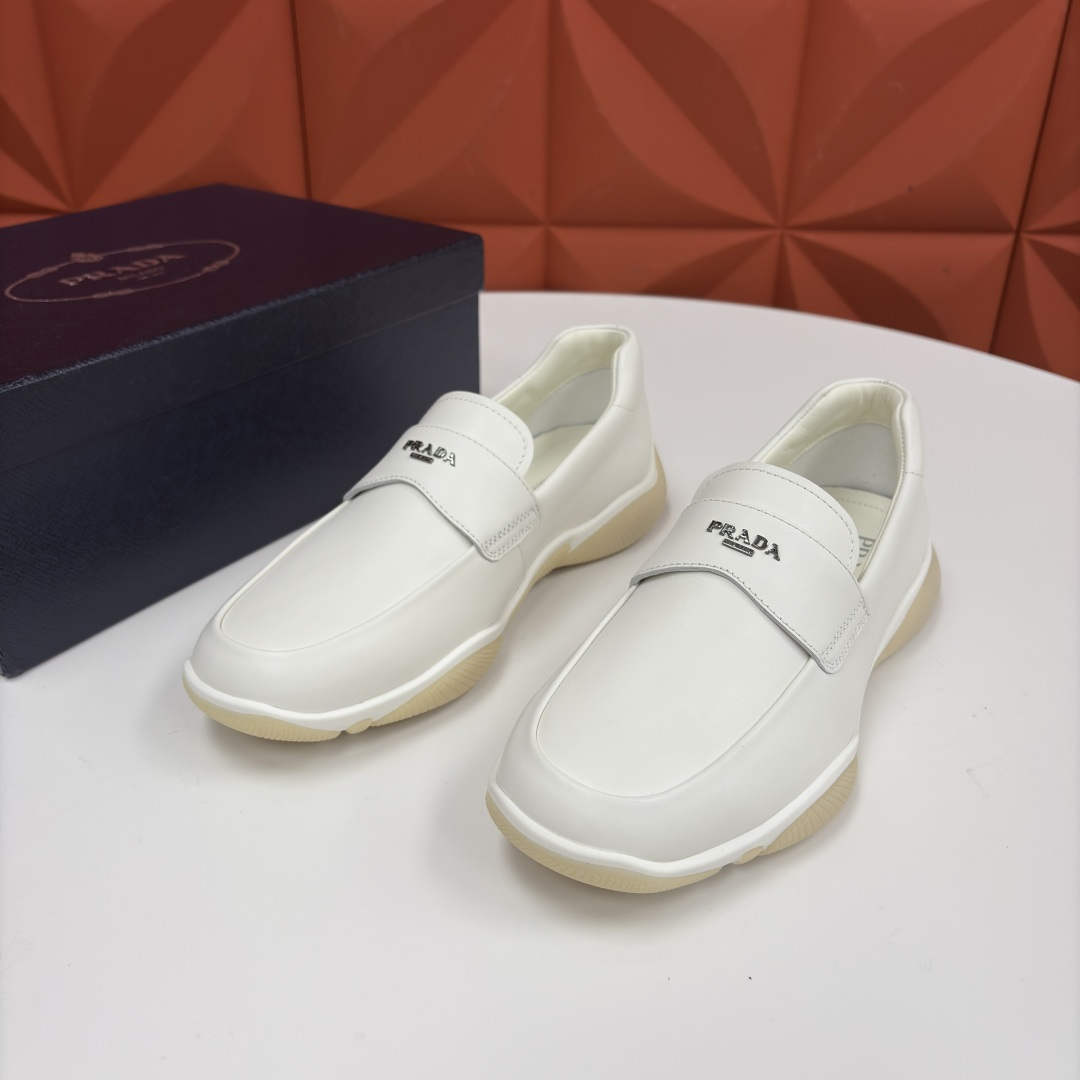 💋💍P家新品 Prad* 普拉-达 莞产出品 新款男士一脚蹬休闲乐福鞋 精准贴合它的设计与质感 采用进口