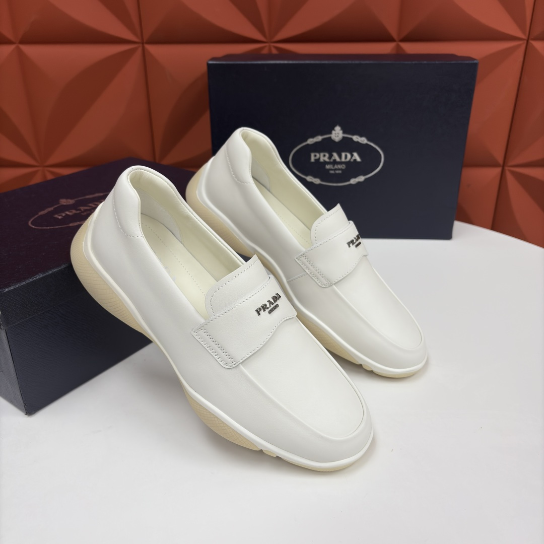 💋💍P家新品 Prad* 普拉-达 莞产出品 新款男士一脚蹬休闲乐福鞋 精准贴合它的设计与质感 采用进口