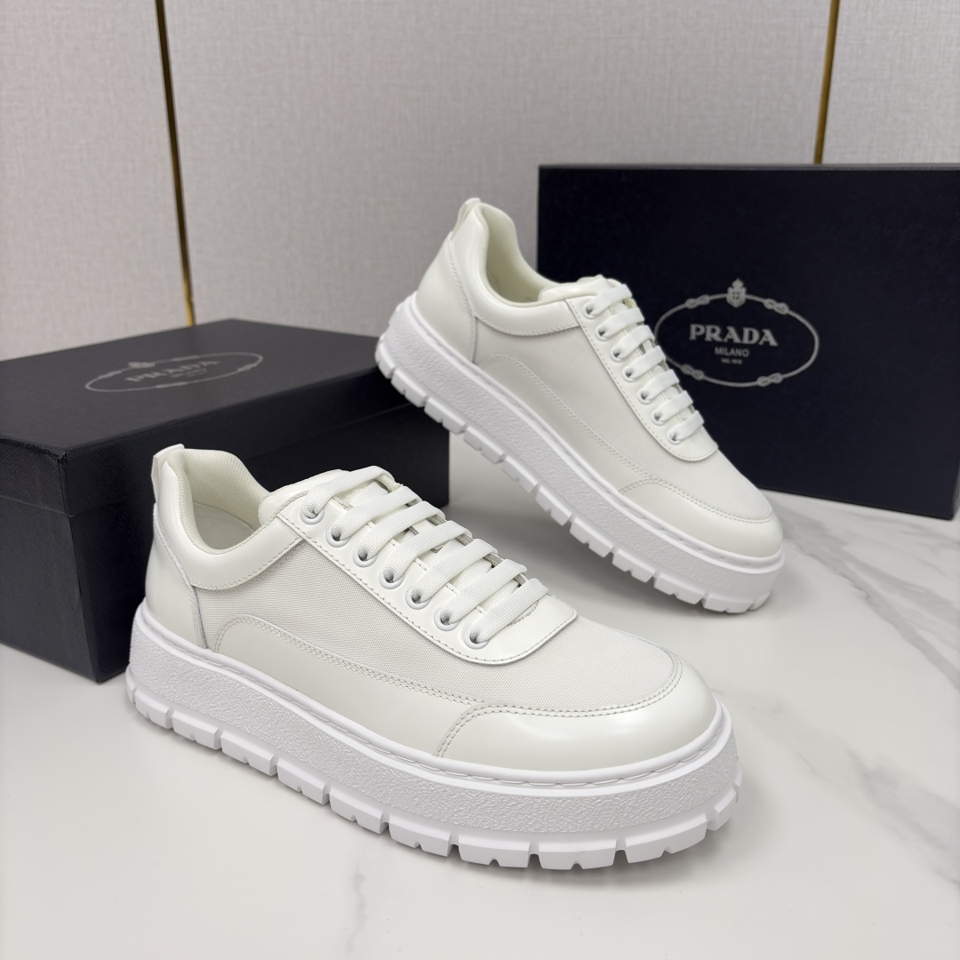 💋💍 P家新品 Prad* 普拉-达 莞产出品 最新款厚底休闲运动鞋 高级感与轻量感的完美结合 。选用优