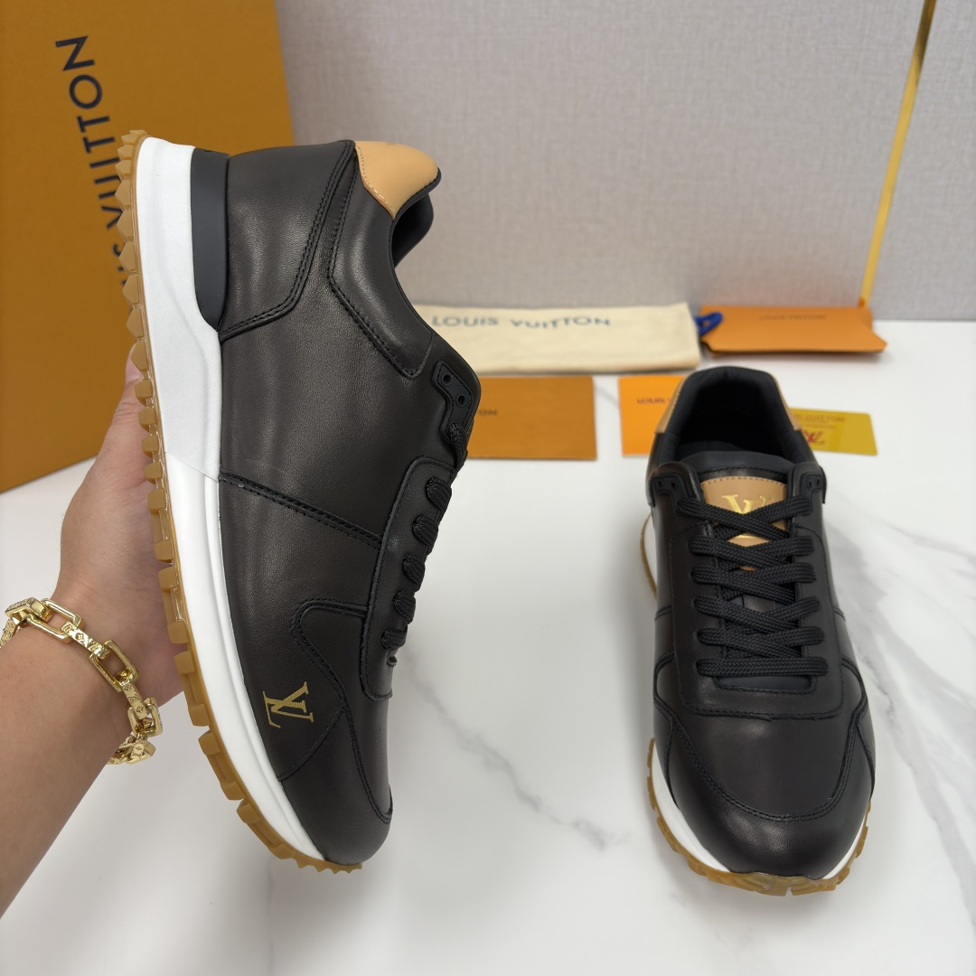 💋 💍 L 家新品 L*V 路易-威登 新款 RUN AWAY 男士运动鞋 官方 9,200 此款运动鞋