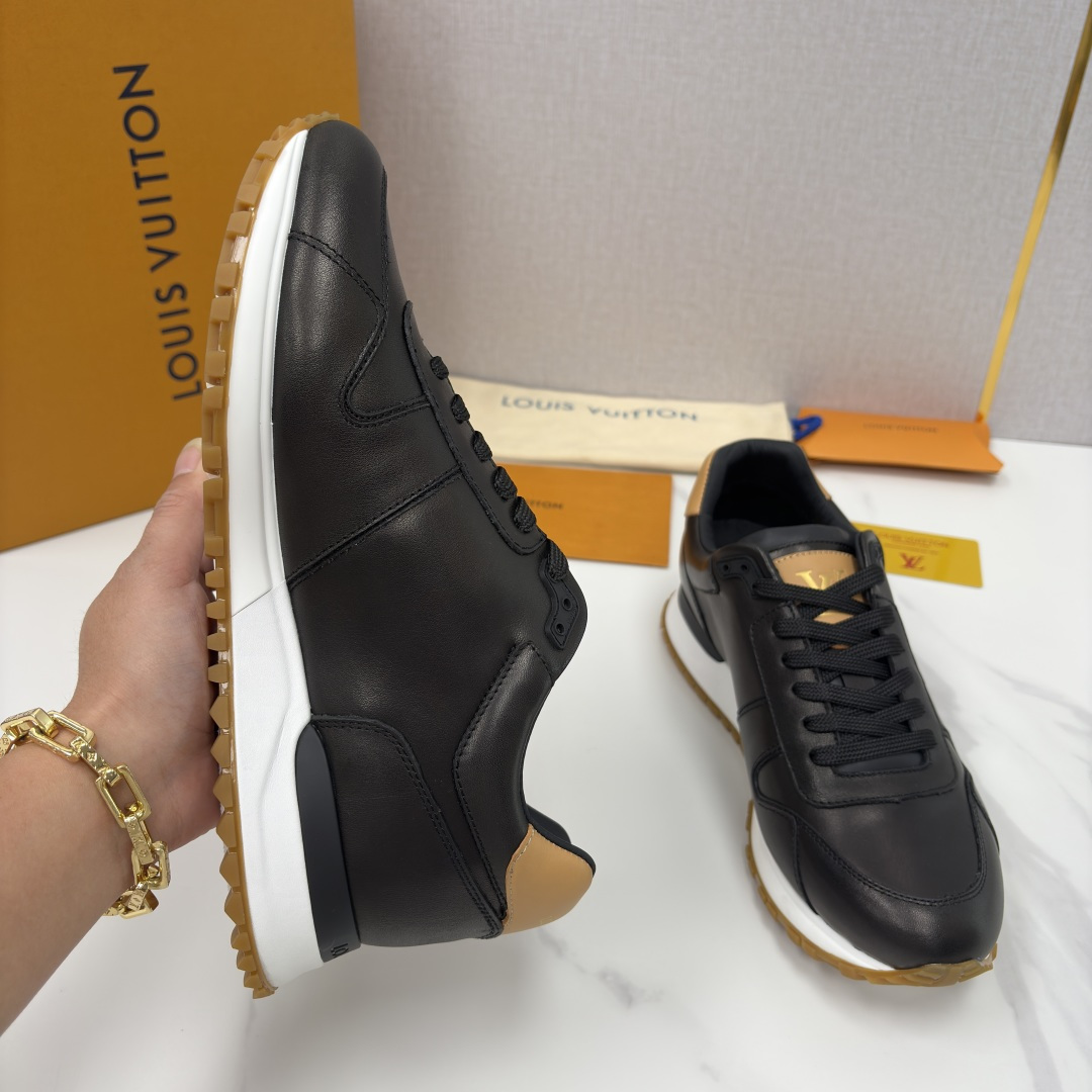 💋 💍 L 家新品 L*V 路易-威登 新款 RUN AWAY 男士运动鞋 官方 9,200 此款运动鞋