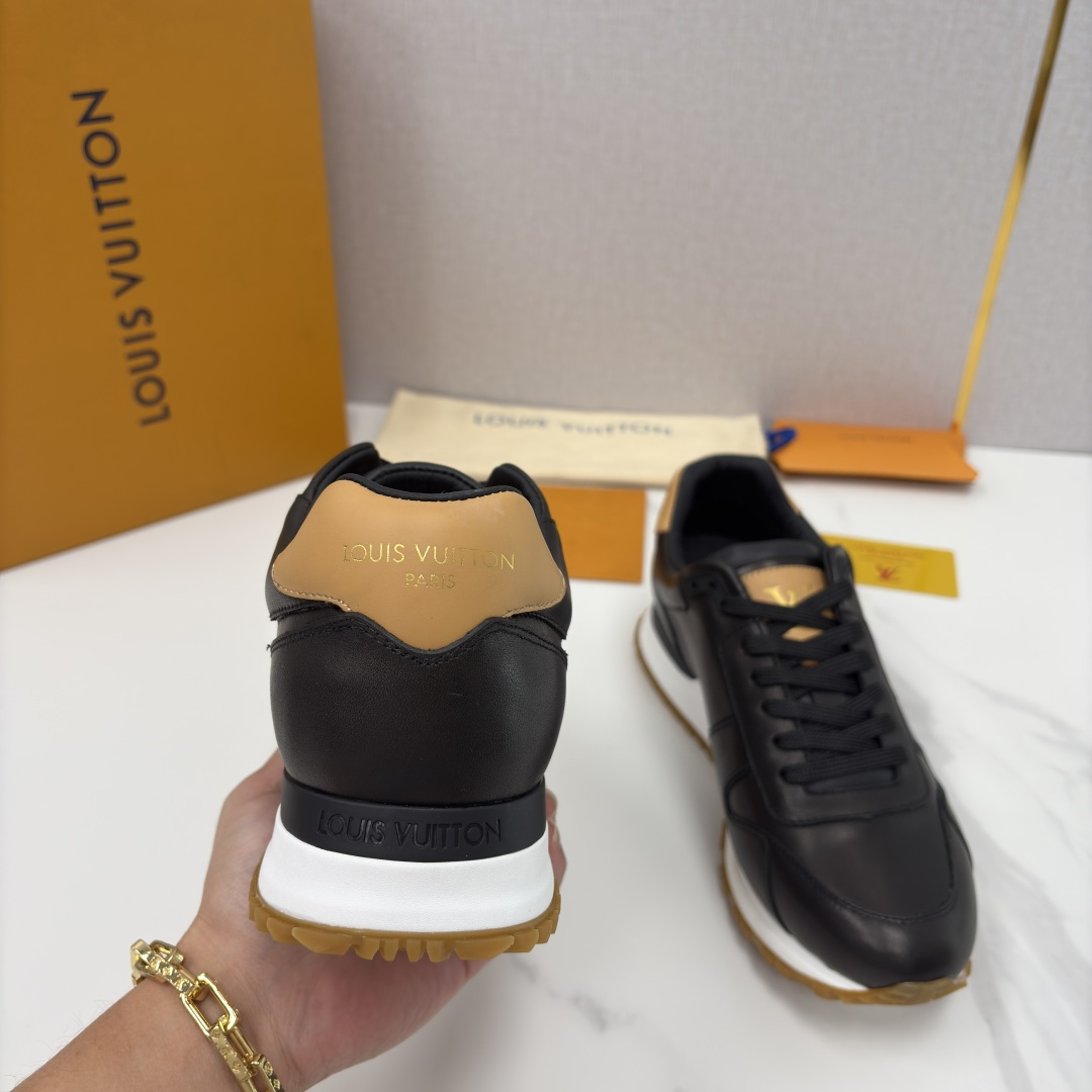 💋 💍 L 家新品 L*V 路易-威登 新款 RUN AWAY 男士运动鞋 官方 9,200 此款运动鞋