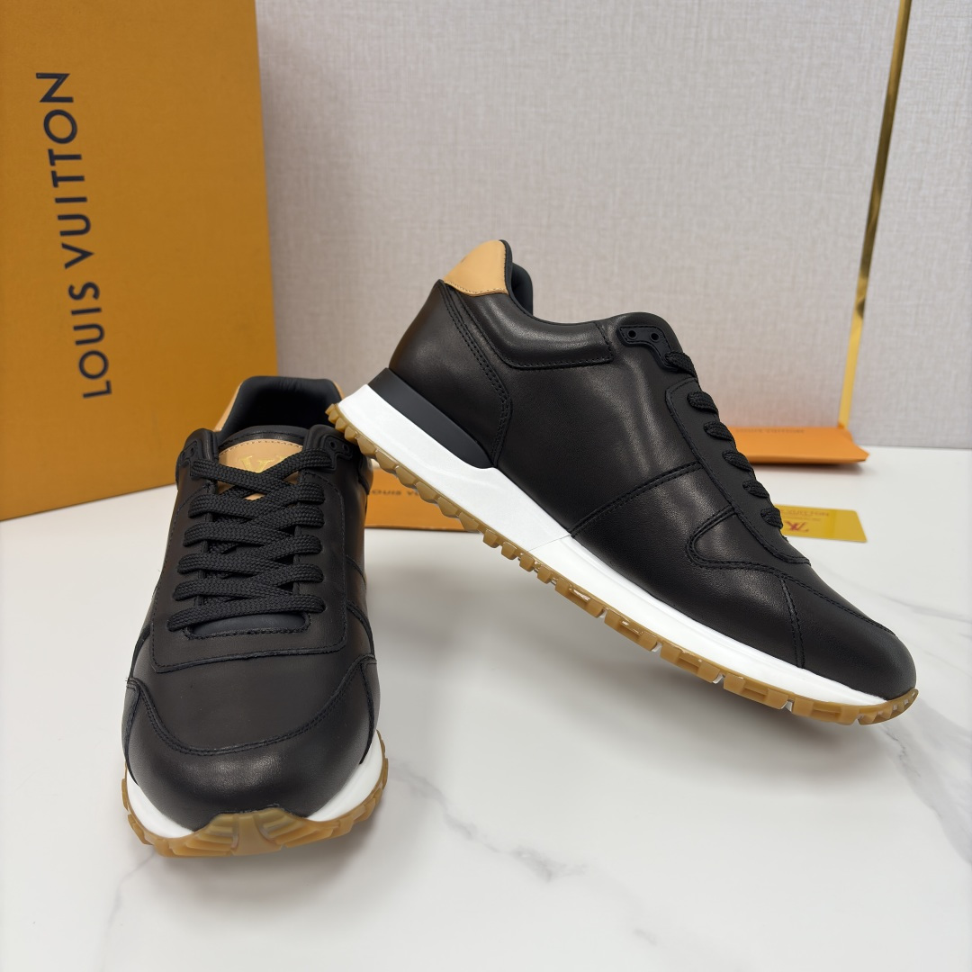 💋 💍 L 家新品 L*V 路易-威登 新款 RUN AWAY 男士运动鞋 官方 9,200 此款运动鞋