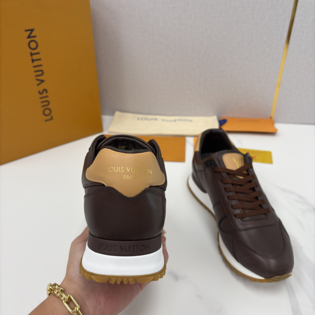 💋 💍 L 家新品 L*V 路易-威登 新款 RUN AWAY 男士运动鞋 官方 9,200 此款运动鞋