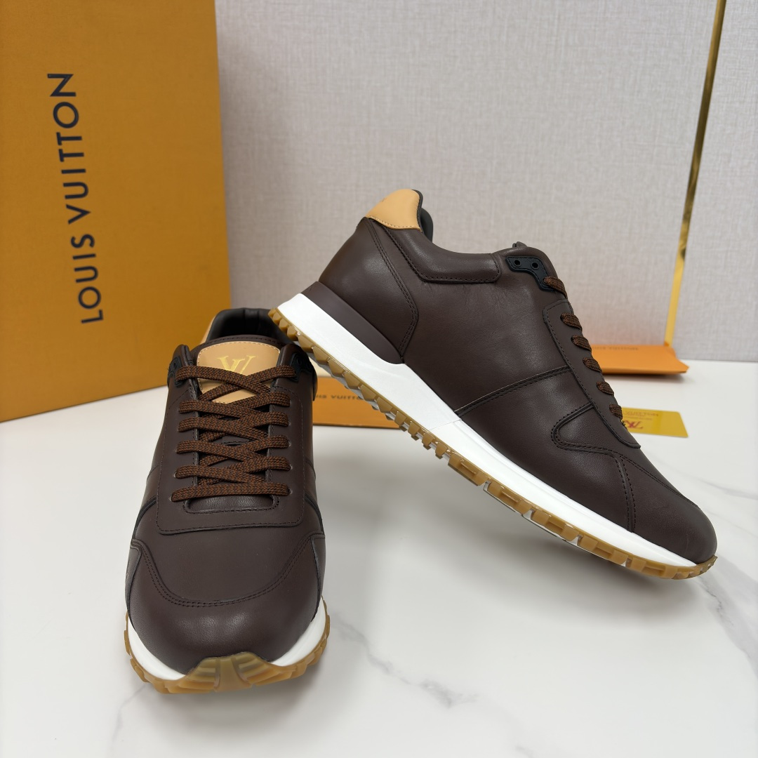 💋 💍 L 家新品 L*V 路易-威登 新款 RUN AWAY 男士运动鞋 官方 9,200 此款运动鞋
