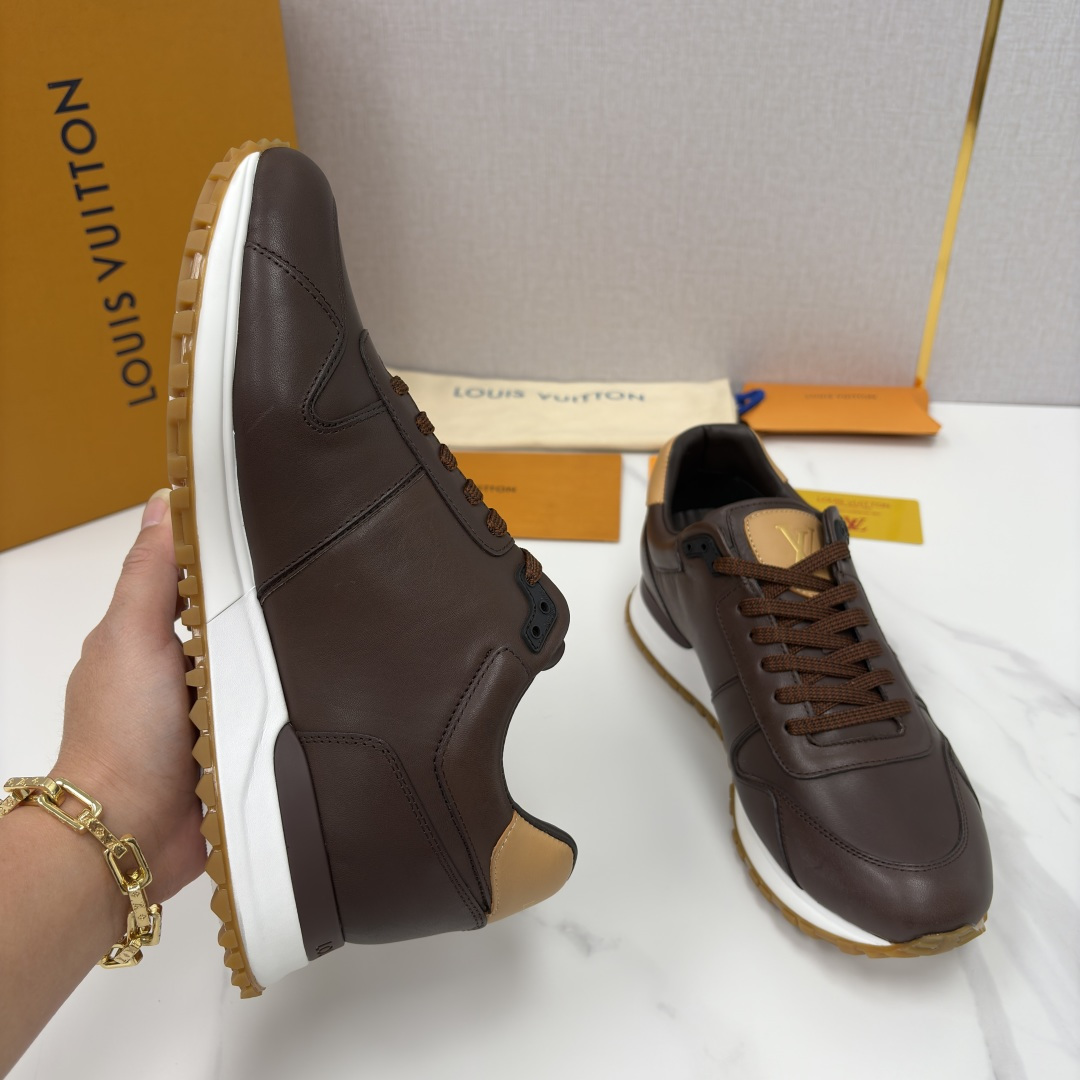 💋 💍 L 家新品 L*V 路易-威登 新款 RUN AWAY 男士运动鞋 官方 9,200 此款运动鞋