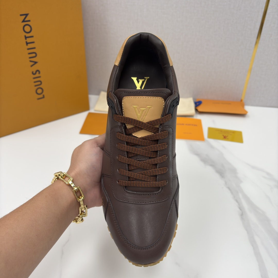 💋 💍 L 家新品 L*V 路易-威登 新款 RUN AWAY 男士运动鞋 官方 9,200 此款运动鞋