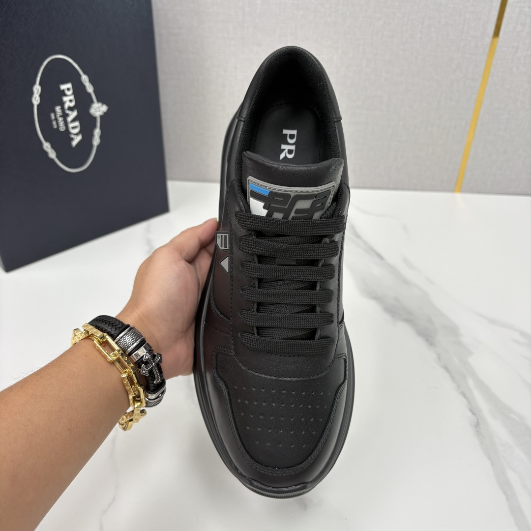 💋💍P 家新品 Prad* 普拉-达 秋季新款男士小牛皮运动鞋出货！ 莞产猛货。机能风休闲鞋 | 豪门贵