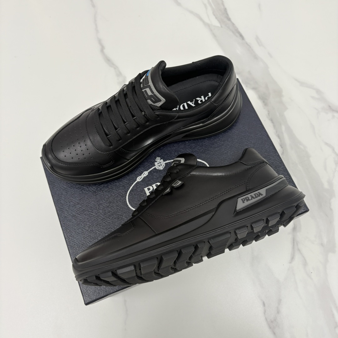 💋💍P 家新品 Prad* 普拉-达 秋季新款男士小牛皮运动鞋出货！ 莞产猛货。机能风休闲鞋 | 豪门贵