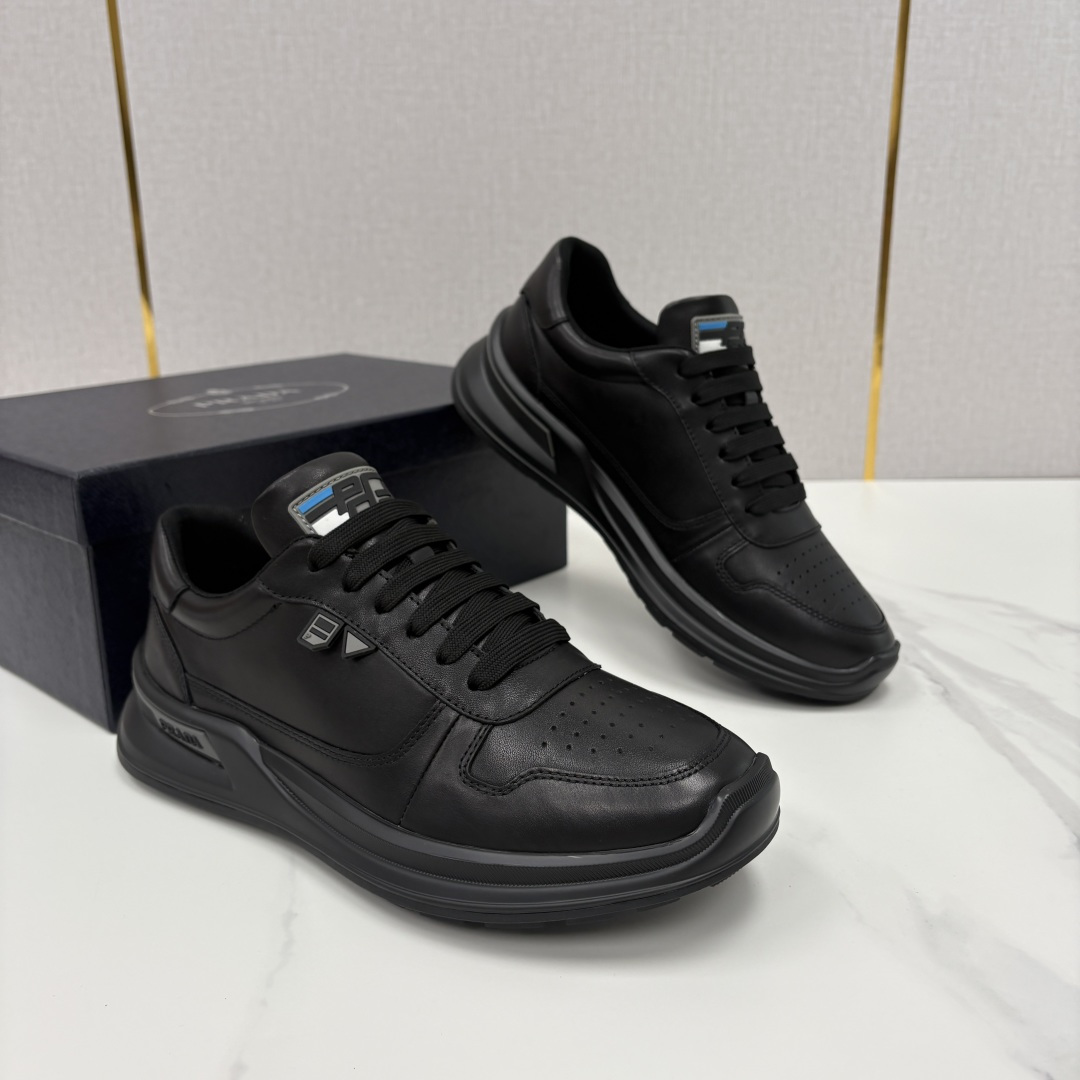 💋💍P 家新品 Prad* 普拉-达 秋季新款男士小牛皮运动鞋出货！ 莞产猛货。机能风休闲鞋 | 豪门贵