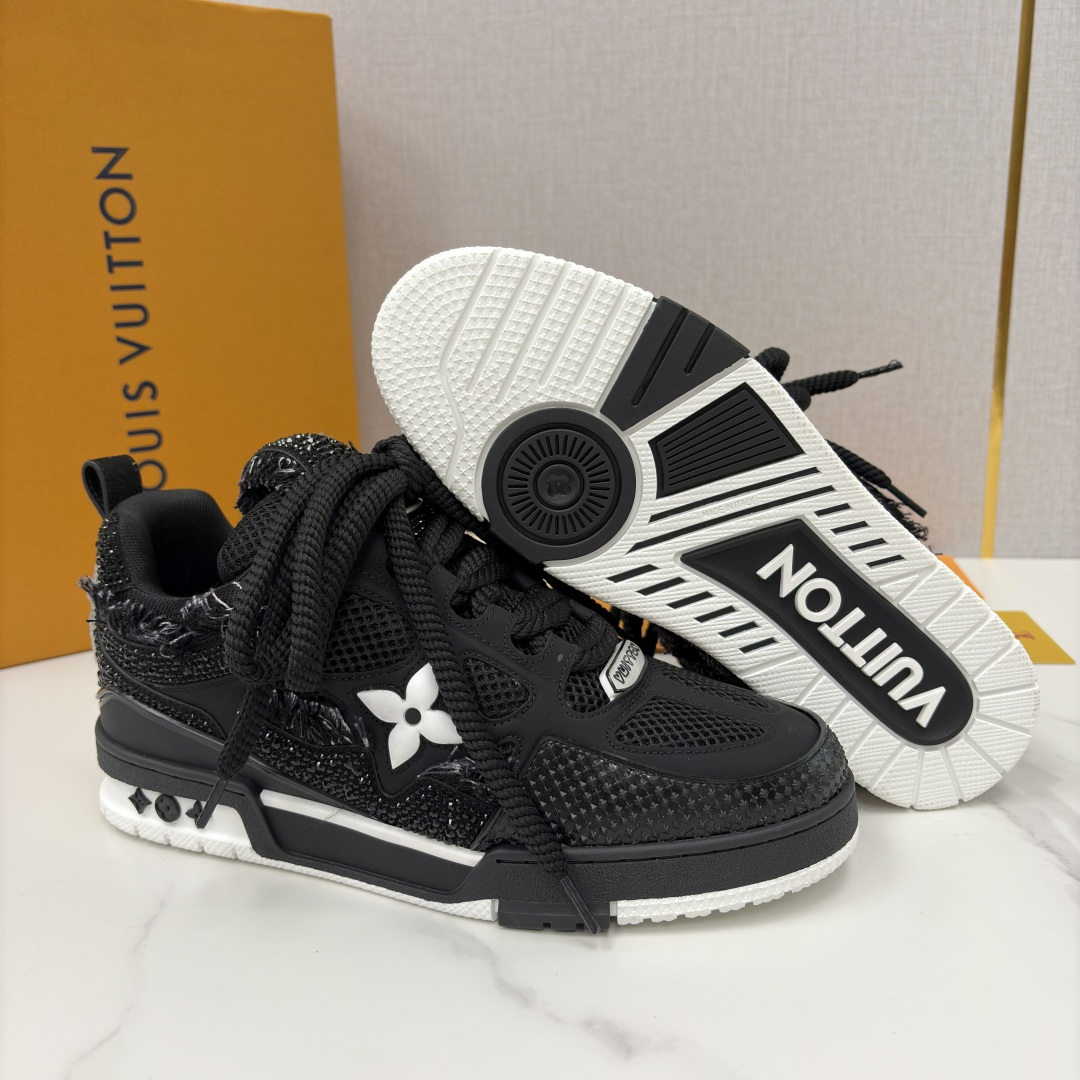 💋💍L家新品 情侣款👫 L*V SKATE 运动鞋系列 官方 13,000 走秀款闪钻面包鞋✨✨ 把bl