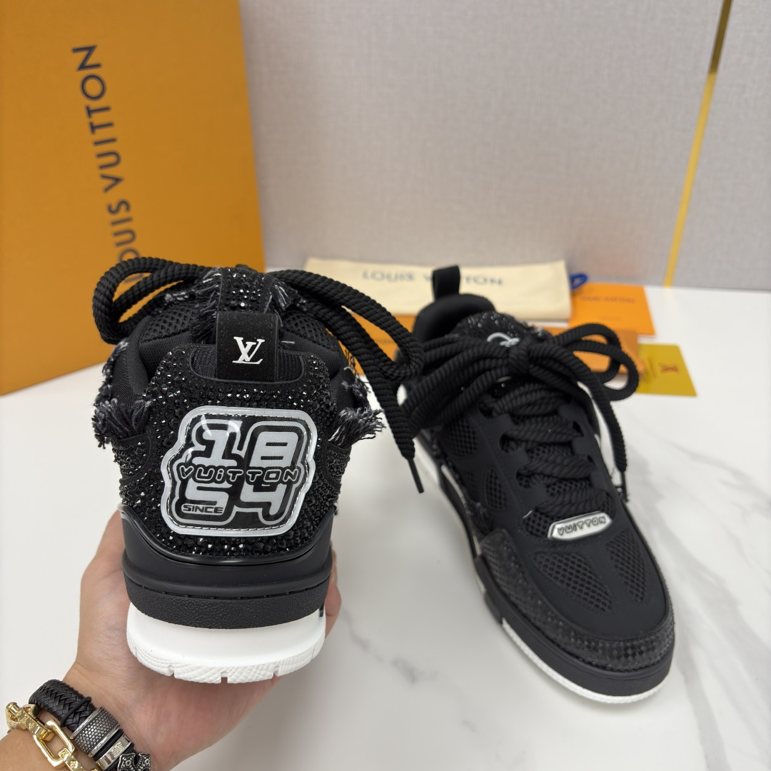 💋💍L家新品 情侣款👫 L*V SKATE 运动鞋系列 官方 13,000 走秀款闪钻面包鞋✨✨ 把bl