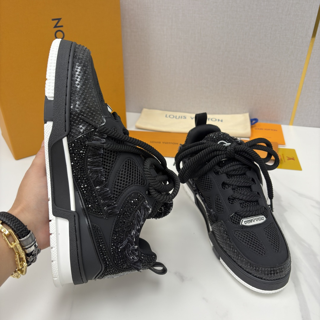 💋💍L家新品 情侣款👫 L*V SKATE 运动鞋系列 官方 13,000 走秀款闪钻面包鞋✨✨ 把bl