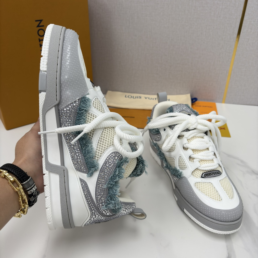 💋💍L家新品 情侣款👫 L*V SKATE 运动鞋系列 官方 13,000 走秀款闪钻面包鞋✨✨ 把bl