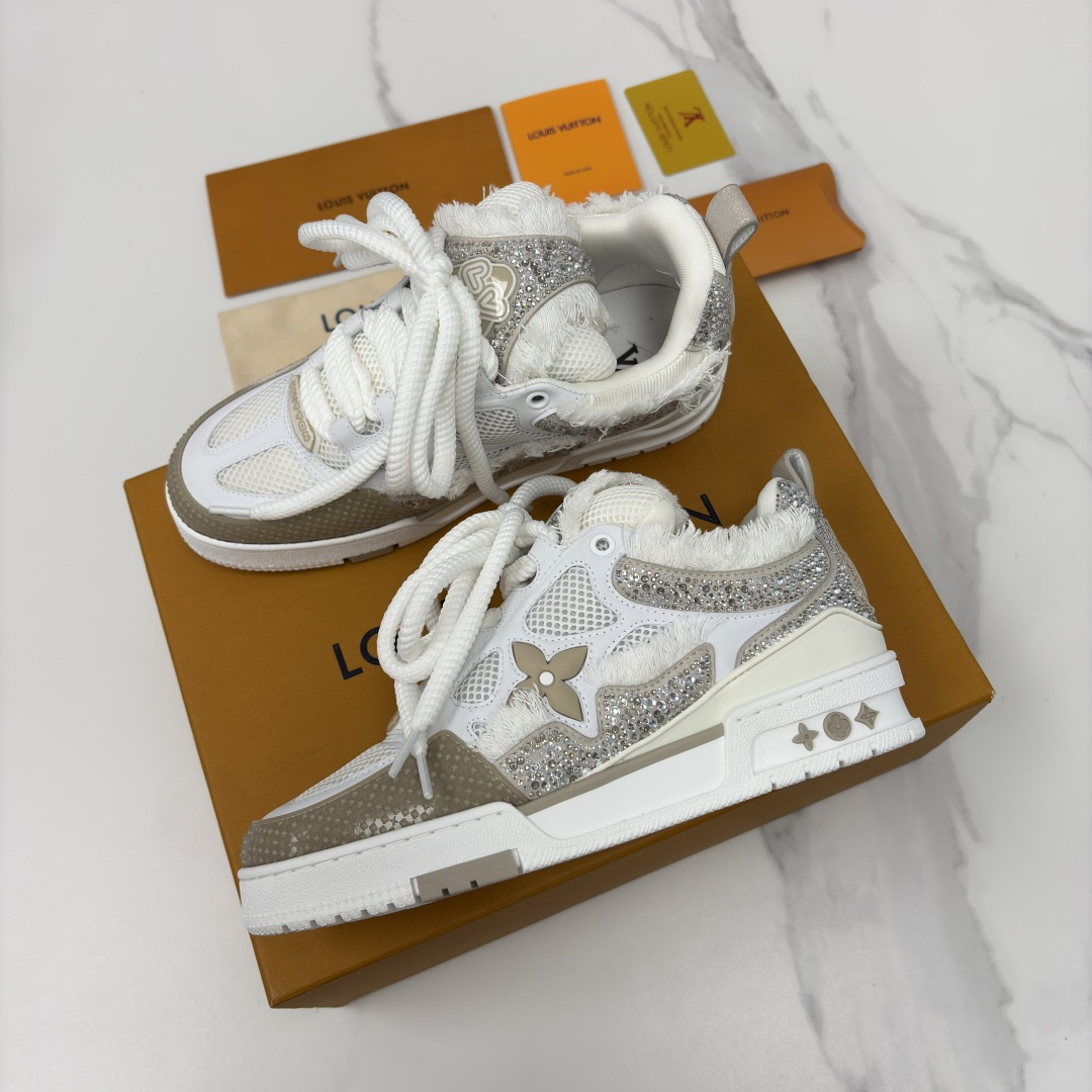 💋💍L家新品 情侣款👫 L*V SKATE 运动鞋系列 官方 13,000 走秀款闪钻面包鞋✨✨ 把bl