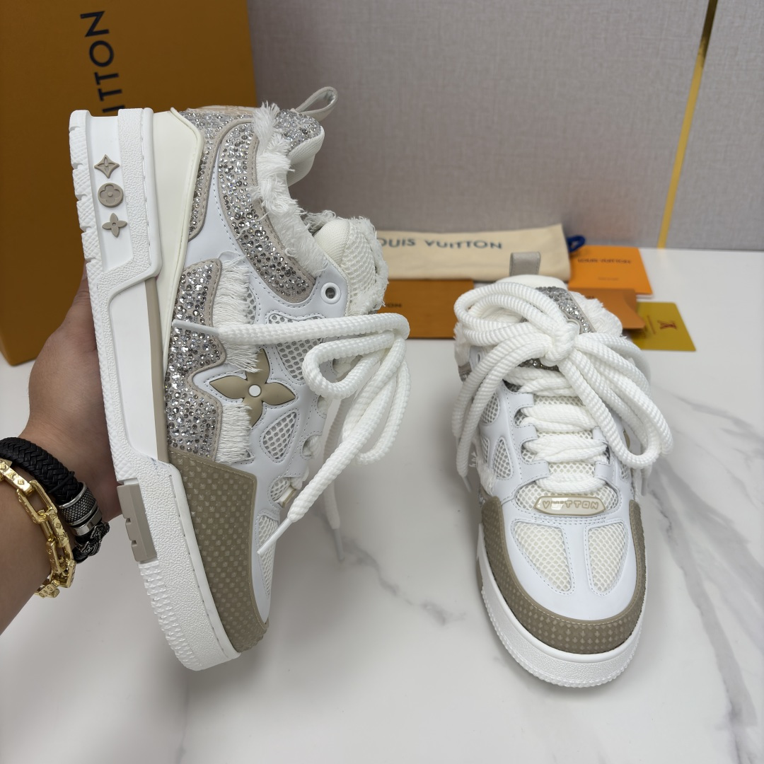 💋💍L家新品 情侣款👫 L*V SKATE 运动鞋系列 官方 13,000 走秀款闪钻面包鞋✨✨ 把bl