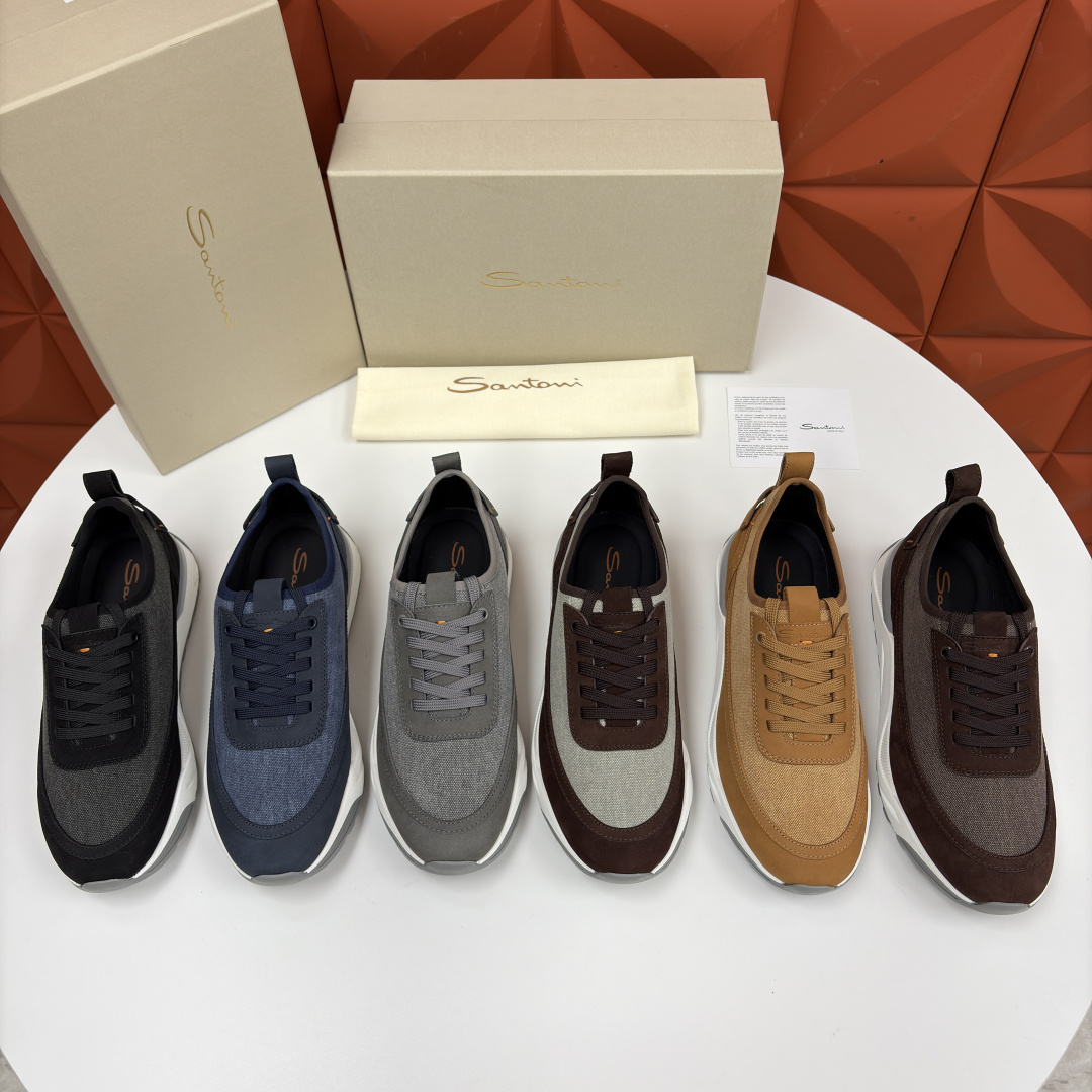 NO:680240,Santon* Italian men's low-top casual sports shoes. Each pair of shoes from this Italian handmade shoe brand has a simple and classic design. It combines Italian shoemaking technology with modern casual design. It is a high-end men's choice that 'takes into account both texture and foot feel'!  Designed with imported fabric + suede stitching - the main body is breathable and wear-resistant textured fabric, with soft suede on the toe, sides and heel. The two materials collide to create a low-key layered aesthetic, while taking into account breathability and support. Soft breathable fabric lining + cushioning cowl  Leather insoles fit the shape of your feet without feeling stuffy and keep you comfortable even if you walk for a long time. The lightweight rubber foam outsole is made of a combination of IP outsole and TPU bottom sheet. It feels soft, elastic and non-slip. The streamlined layered design of the sole brings a sense of sportiness, and Santon* is embossed on the side.  The brand logo and details highlight the brand's heritage. The smooth low-top shoe shape has no redundant decorations, which not only modifies the foot shape but also shows the Italian simple aesthetics!  Contrast color design The shoe body is spliced ​​with different shades of the same color + the white and gray soles are in contrasting colors, making the overall look more dynamic without looking exaggerated!  The leather shoe handle at the heel is not only easy to put on and take off, but also adds exquisite details to the simple shoe body!  It has no fancy design, relying on Italian handcraftsmanship and high-quality materials to achieve a high-end feel. The upper has a 'low-key luxury' temperament. Whether it is light commuting in the workplace or daily travel, it is a treasure item that can upgrade the texture of your outfit~Multiple colors to choose from!   Standard counter code number 39~44# (customized at 38.45.46) batch, sneakers, cowhide, chamois leather19860909Santon* (圣东-尼） 意大利男士低帮休闲运动鞋上 这个意大利纯手工鞋履品牌的每一双鞋设计简洁经典,将意式制鞋工艺与现代休闲设计融合,是“兼顾质感与脚感”的高端男士之选 ！ 采用进口织物+绒面皮拼接设计——主体是透气耐磨的质感织物,鞋头、鞋身侧边及后跟搭配柔软的反绒麂皮,两种材质碰撞出低调的层次美感,同时兼顾透气与支撑性.软质透气织物内里+缓冲牛皮鞋垫,贴合脚型不闷脚,长时间行走也能保持舒适.大底轻量橡胶发泡大底,采用IP大底加TPU底片组合成型,脚感软弹且防滑,鞋底的流线型分层设计自带运动感,侧边压印Santon* 品牌标识,细节处彰显品牌底蕴.流畅的低帮鞋型,没有冗余装饰,修饰脚型的同时尽显意式简约美学！撞色设计鞋身同色系深浅拼接+鞋底白灰撞色,让整体造型更有活力,又不显得浮夸！后跟处的皮质鞋提,既方便穿脱,又为简约鞋身增添了精致小细节！它没有花哨的设计,靠意式手工工艺和优质材质撑起高级感,上脚是“低调奢华”的气质,不管是职场轻通勤还是日常出行,都是能让穿搭质感升级的宝藏单品~多色选！  标准专柜码数39～44#（38.45.46定做）批,,sneakers,cowhide,chamois leather,Men's shoes