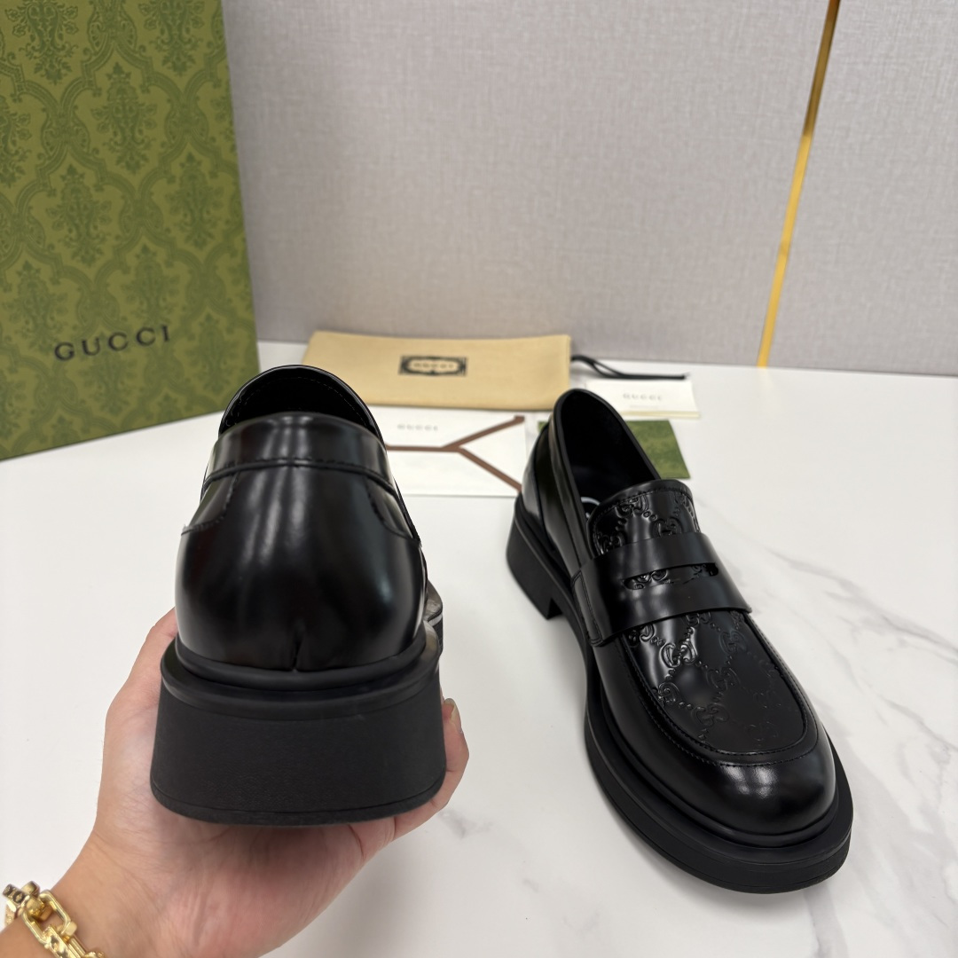 💋💍G家新品 古-驰 GUCC* 压花男士厚底GG压纹细节乐福鞋皮鞋 官方 9,500 Gucc* 鞋履