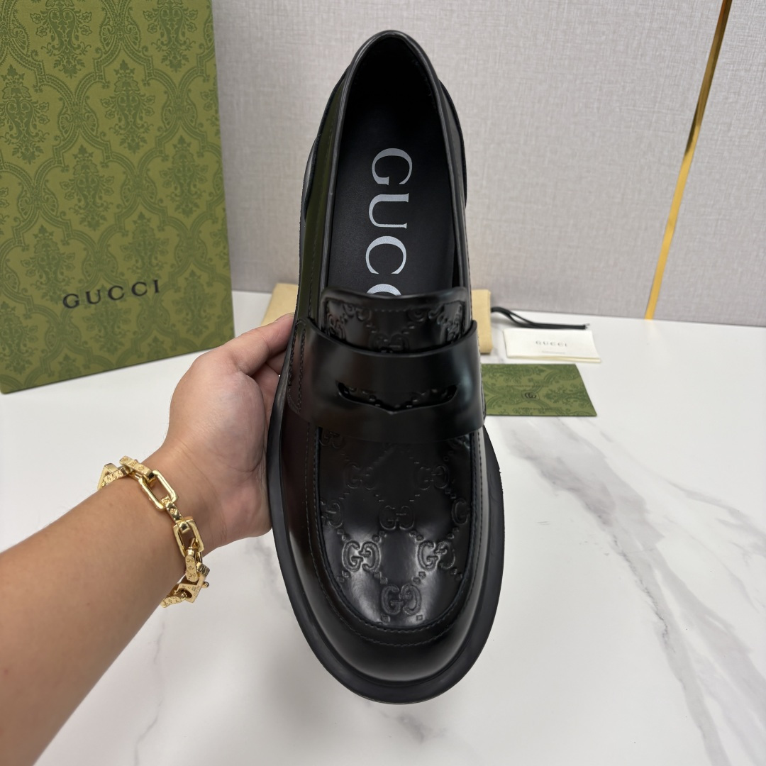 💋💍G家新品 古-驰 GUCC* 压花男士厚底GG压纹细节乐福鞋皮鞋 官方 9,500 Gucc* 鞋履