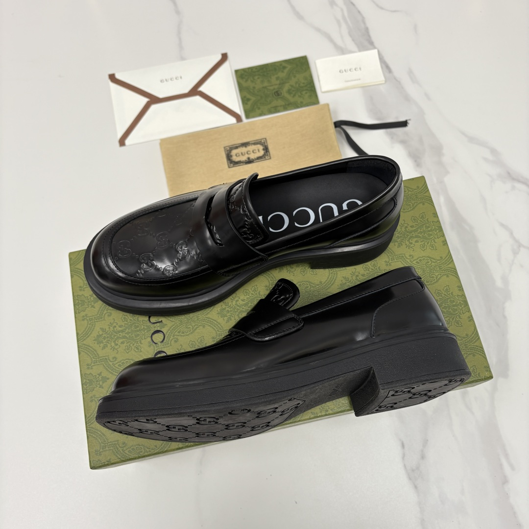 💋💍G家新品 古-驰 GUCC* 压花男士厚底GG压纹细节乐福鞋皮鞋 官方 9,500 Gucc* 鞋履