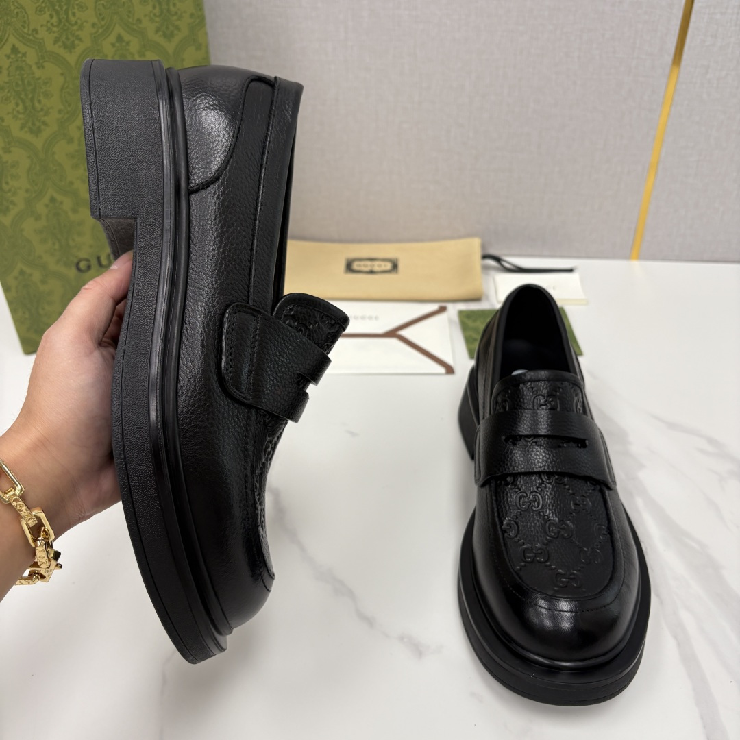 💋💍G家新品 古-驰 GUCC* 压花男士厚底GG压纹细节乐福鞋皮鞋 官方 9,500 Gucc* 鞋履