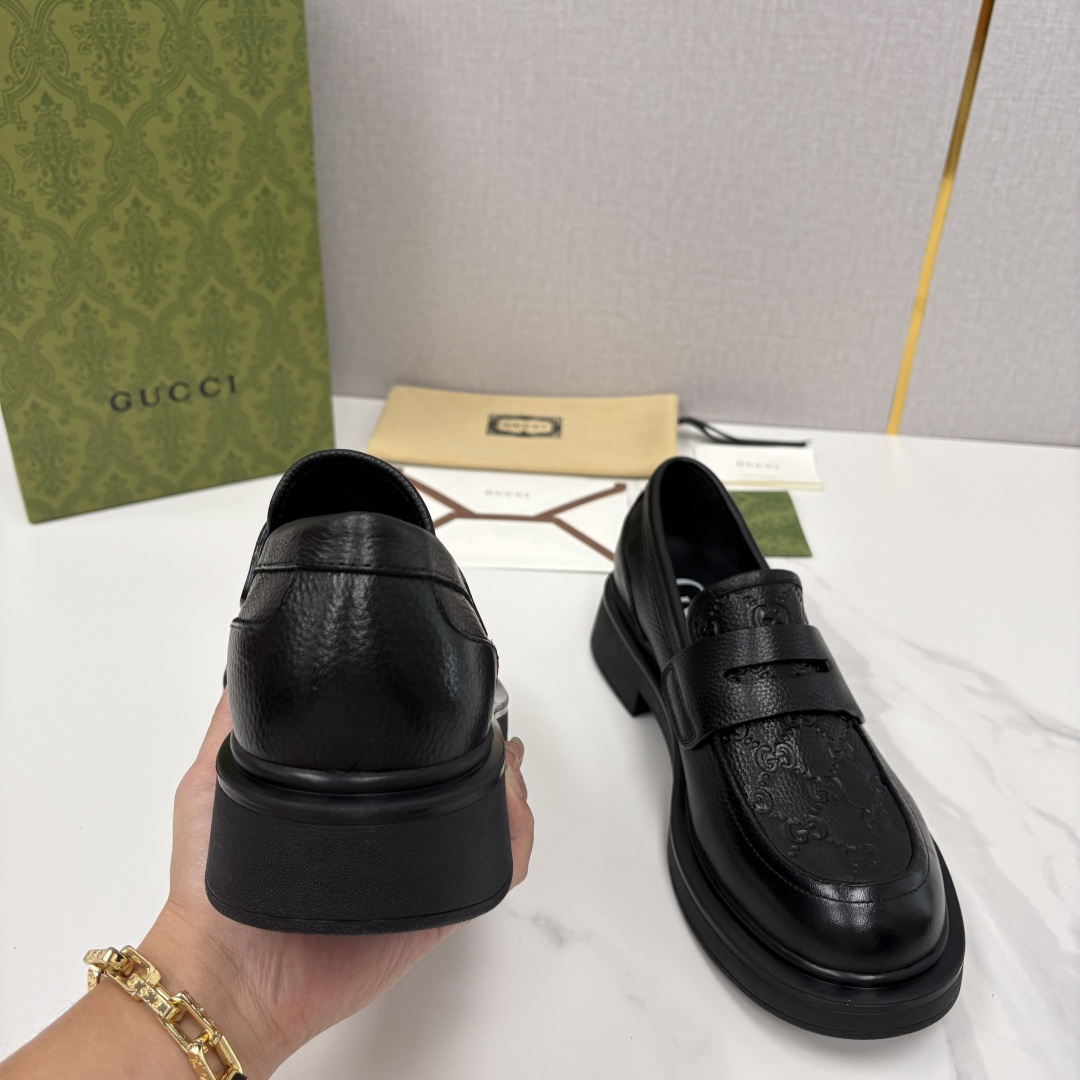 💋💍G家新品 古-驰 GUCC* 压花男士厚底GG压纹细节乐福鞋皮鞋 官方 9,500 Gucc* 鞋履