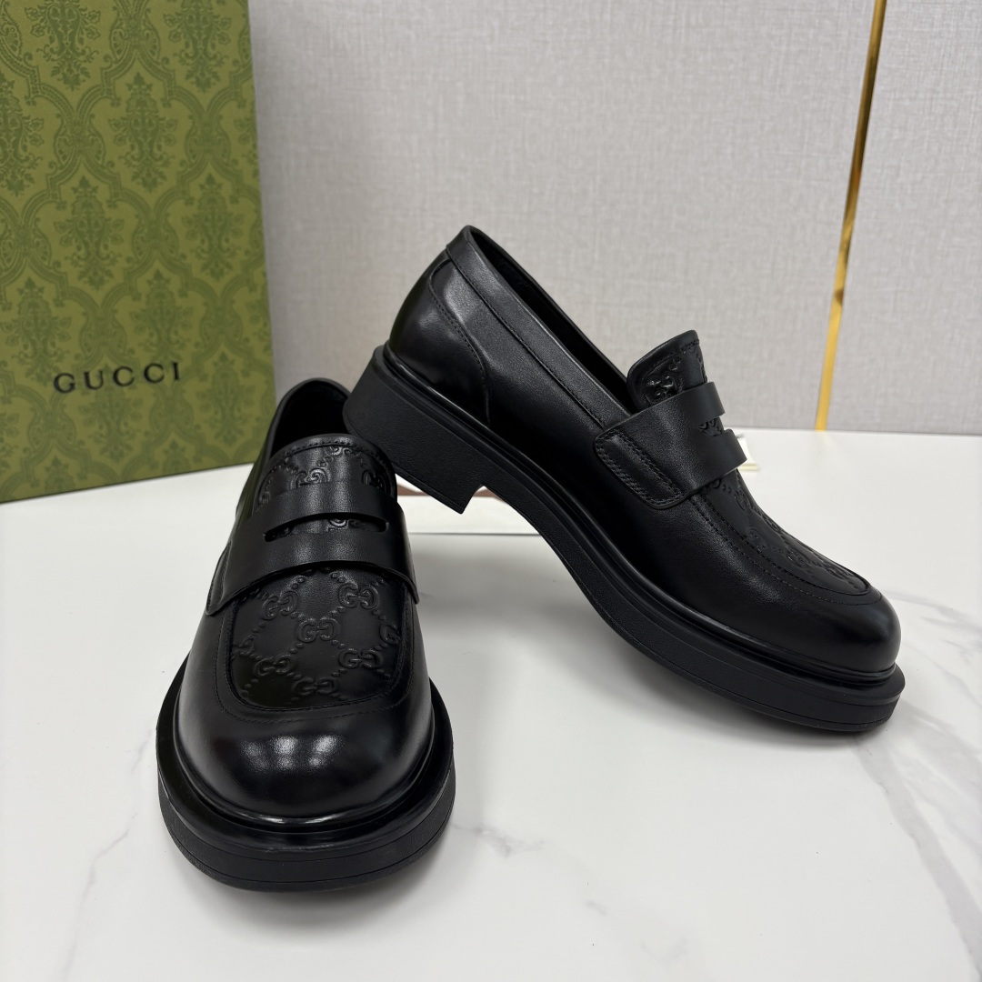 💋💍G家新品 古-驰 GUCC* 压花男士厚底GG压纹细节乐福鞋皮鞋 官方 9,500 Gucc* 鞋履