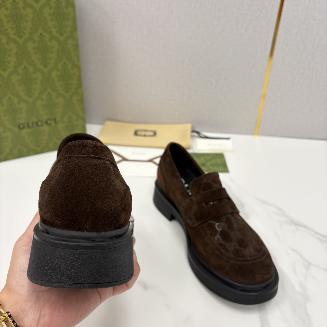 💋💍G家新品 古-驰 GUCC* 压花男士厚底GG压纹细节乐福鞋皮鞋 官方 9,500 Gucc* 鞋履