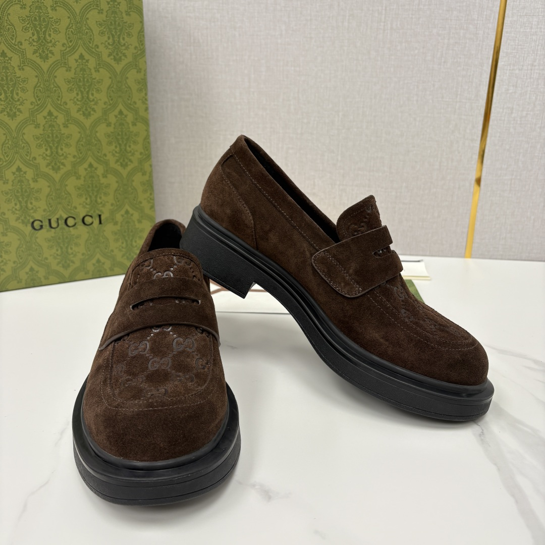 💋💍G家新品 古-驰 GUCC* 压花男士厚底GG压纹细节乐福鞋皮鞋 官方 9,500 Gucc* 鞋履