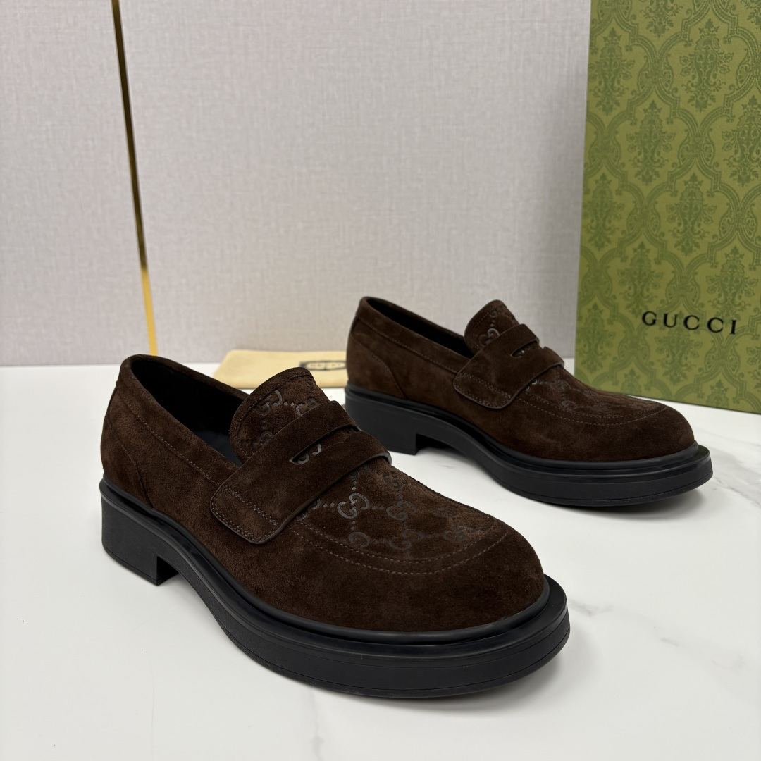 💋💍G家新品 古-驰 GUCC* 压花男士厚底GG压纹细节乐福鞋皮鞋 官方 9,500 Gucc* 鞋履