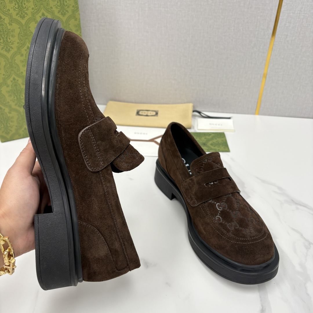 💋💍G家新品 古-驰 GUCC* 压花男士厚底GG压纹细节乐福鞋皮鞋 官方 9,500 Gucc* 鞋履