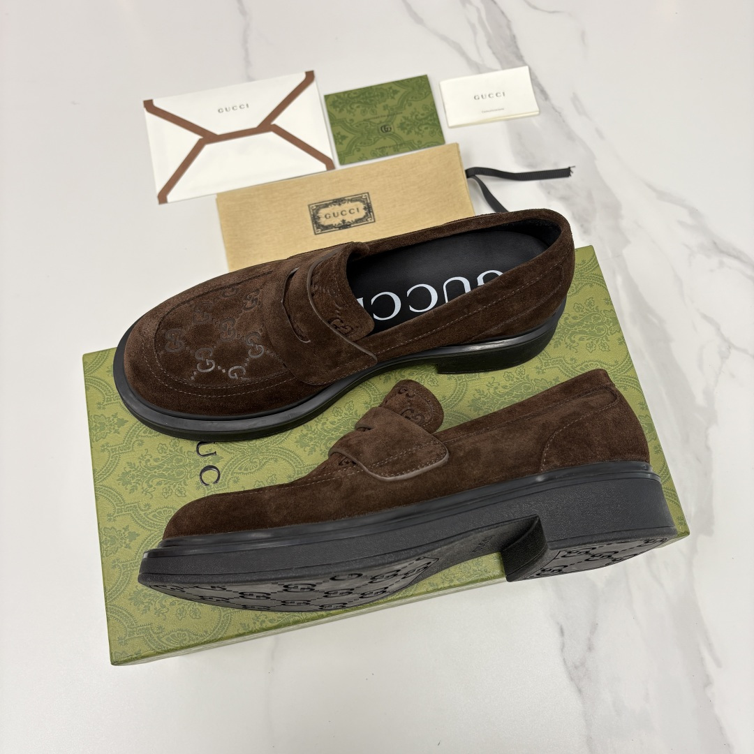 💋💍G家新品 古-驰 GUCC* 压花男士厚底GG压纹细节乐福鞋皮鞋 官方 9,500 Gucc* 鞋履