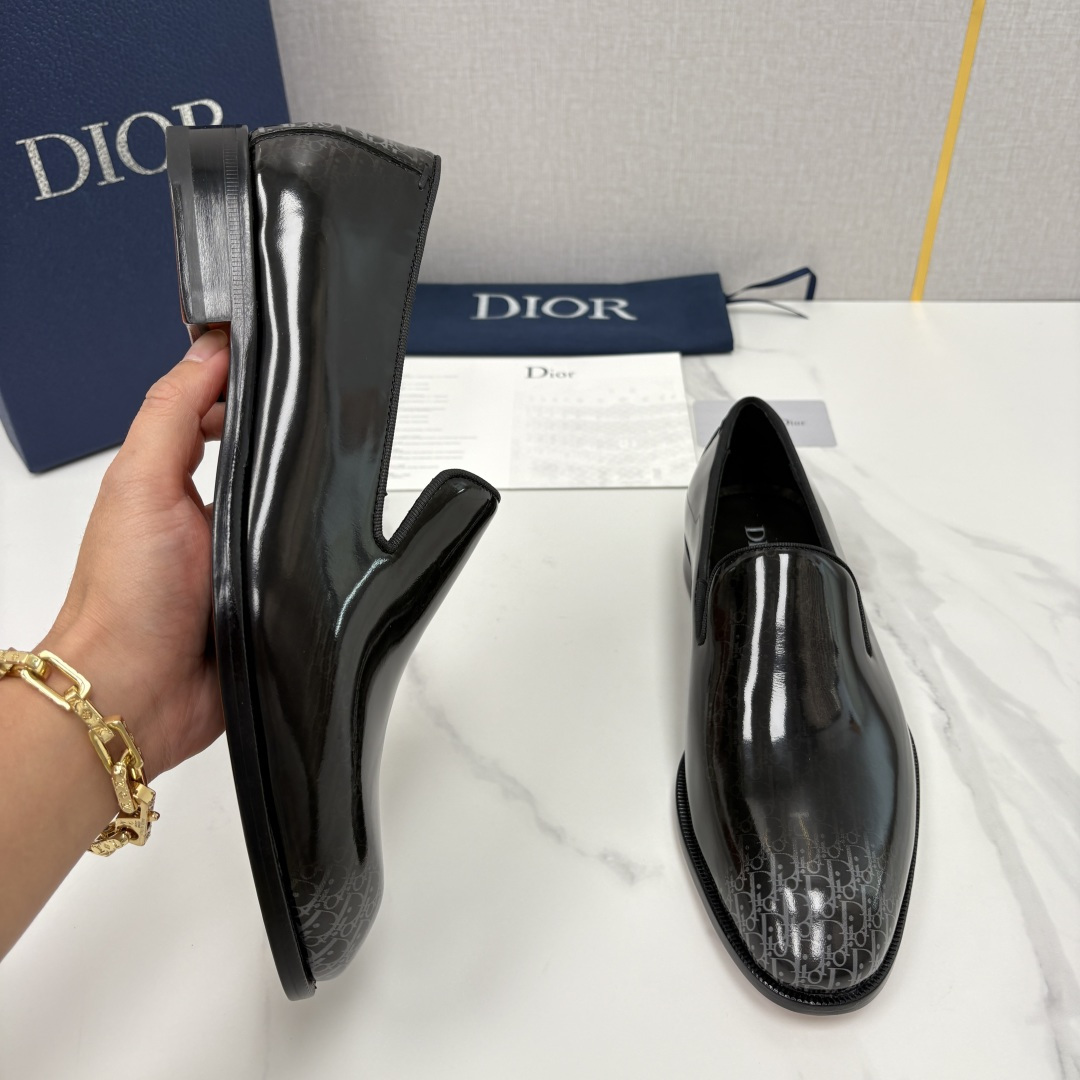 💋💍CD家新品 DIO* TIMELESS 男士亮面乐福一脚蹬皮鞋 官方 9,200 这款乐福鞋体现经典