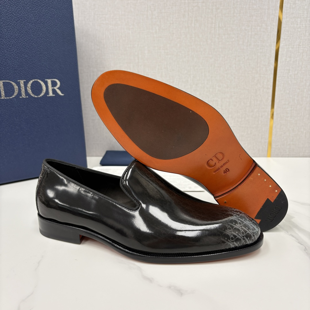 💋💍CD家新品 DIO* TIMELESS 男士亮面乐福一脚蹬皮鞋 官方 9,200 这款乐福鞋体现经典