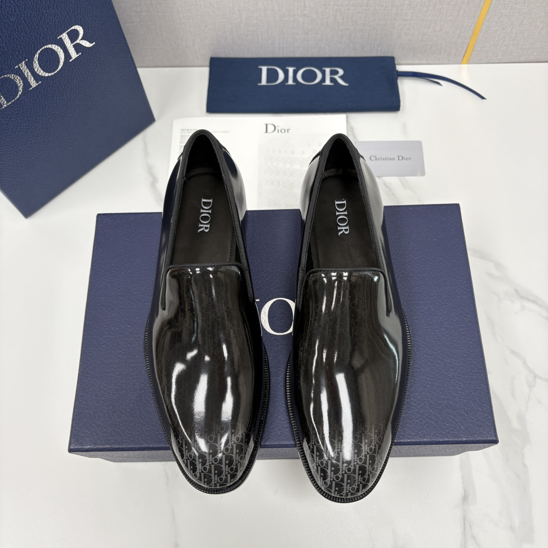 💋💍CD家新品 DIO* TIMELESS 男士亮面乐福一脚蹬皮鞋 官方 9,200 这款乐福鞋体现经典