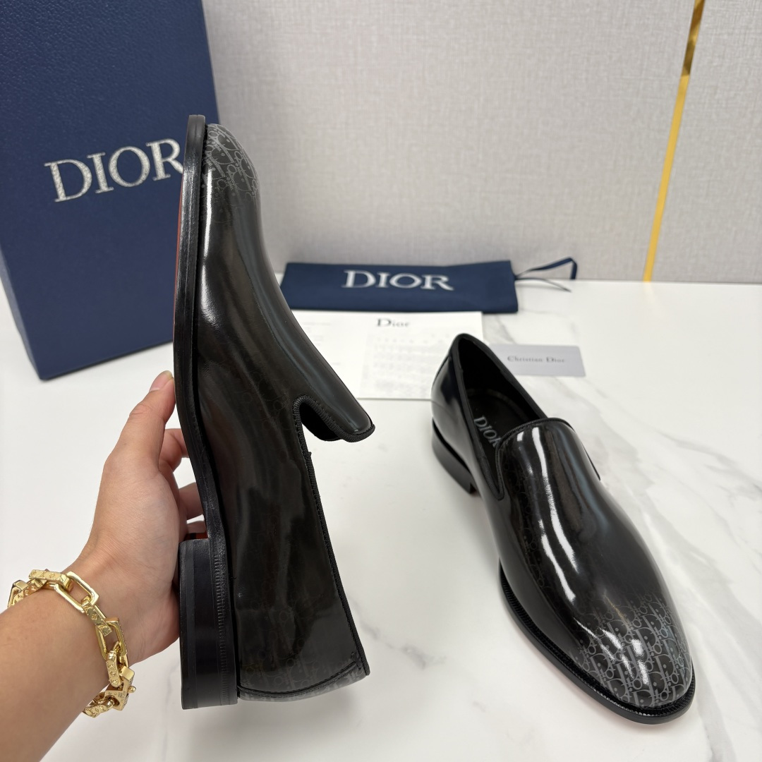 💋💍CD家新品 DIO* TIMELESS 男士亮面乐福一脚蹬皮鞋 官方 9,200 这款乐福鞋体现经典