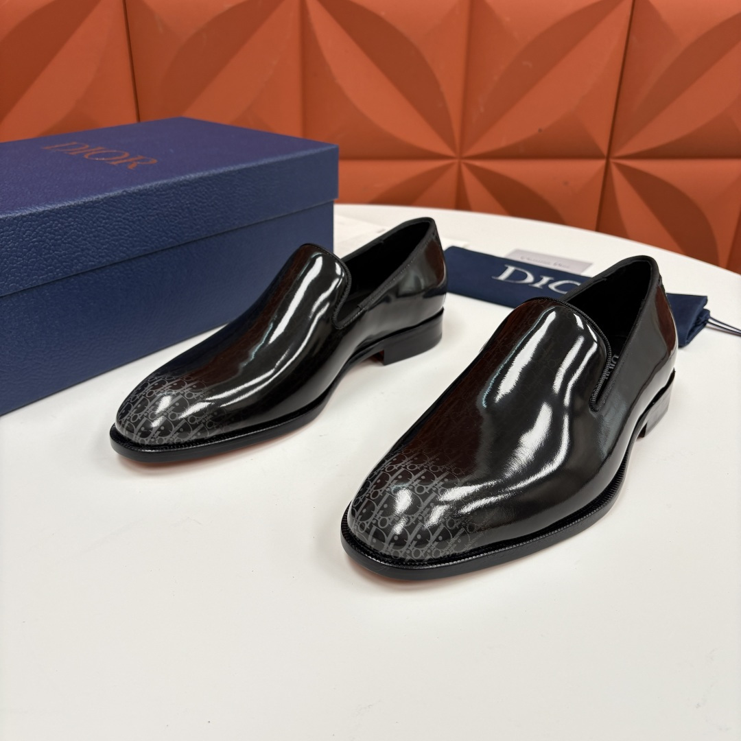 💋💍CD家新品 DIO* TIMELESS 男士亮面乐福一脚蹬皮鞋 官方 9,200 这款乐福鞋体现经典