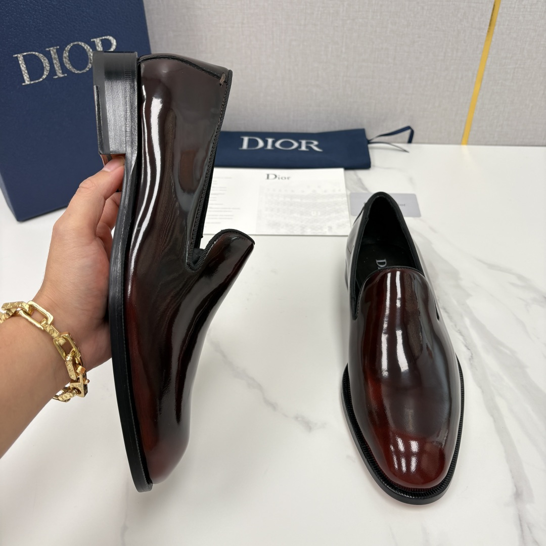 💋💍CD家新品 DIO* TIMELESS 男士亮面乐福一脚蹬皮鞋 官方 9,200 这款乐福鞋体现经典