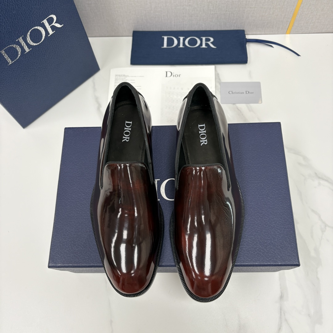 💋💍CD家新品 DIO* TIMELESS 男士亮面乐福一脚蹬皮鞋 官方 9,200 这款乐福鞋体现经典