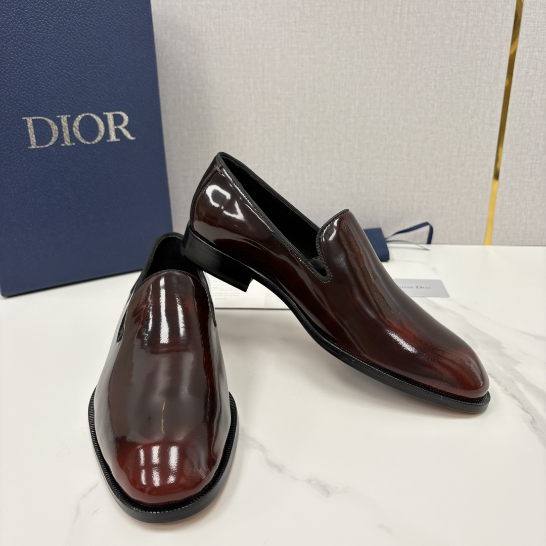 💋💍CD家新品 DIO* TIMELESS 男士亮面乐福一脚蹬皮鞋 官方 9,200 这款乐福鞋体现经典