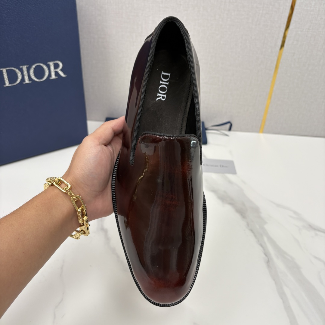 💋💍CD家新品 DIO* TIMELESS 男士亮面乐福一脚蹬皮鞋 官方 9,200 这款乐福鞋体现经典