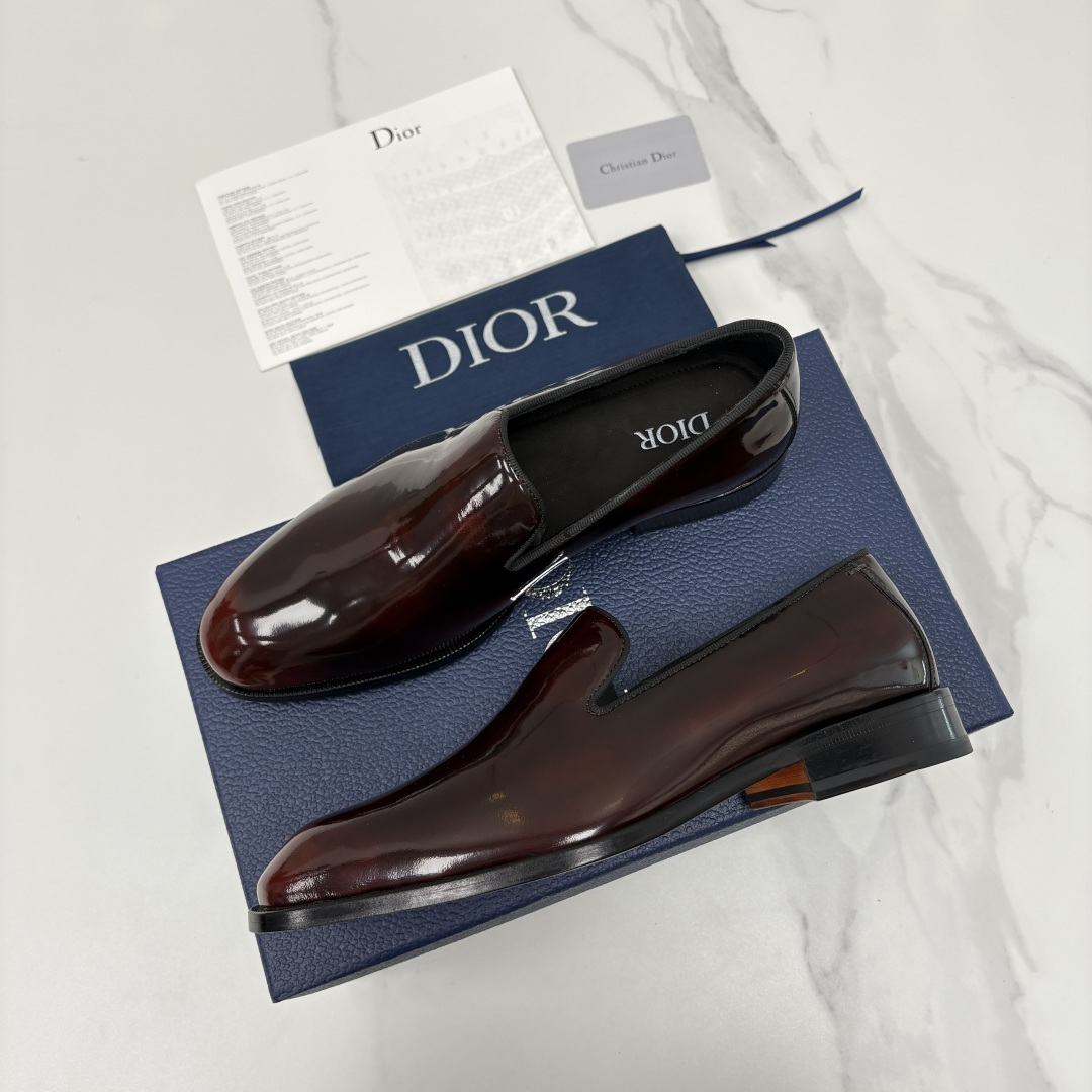 💋💍CD家新品 DIO* TIMELESS 男士亮面乐福一脚蹬皮鞋 官方 9,200 这款乐福鞋体现经典