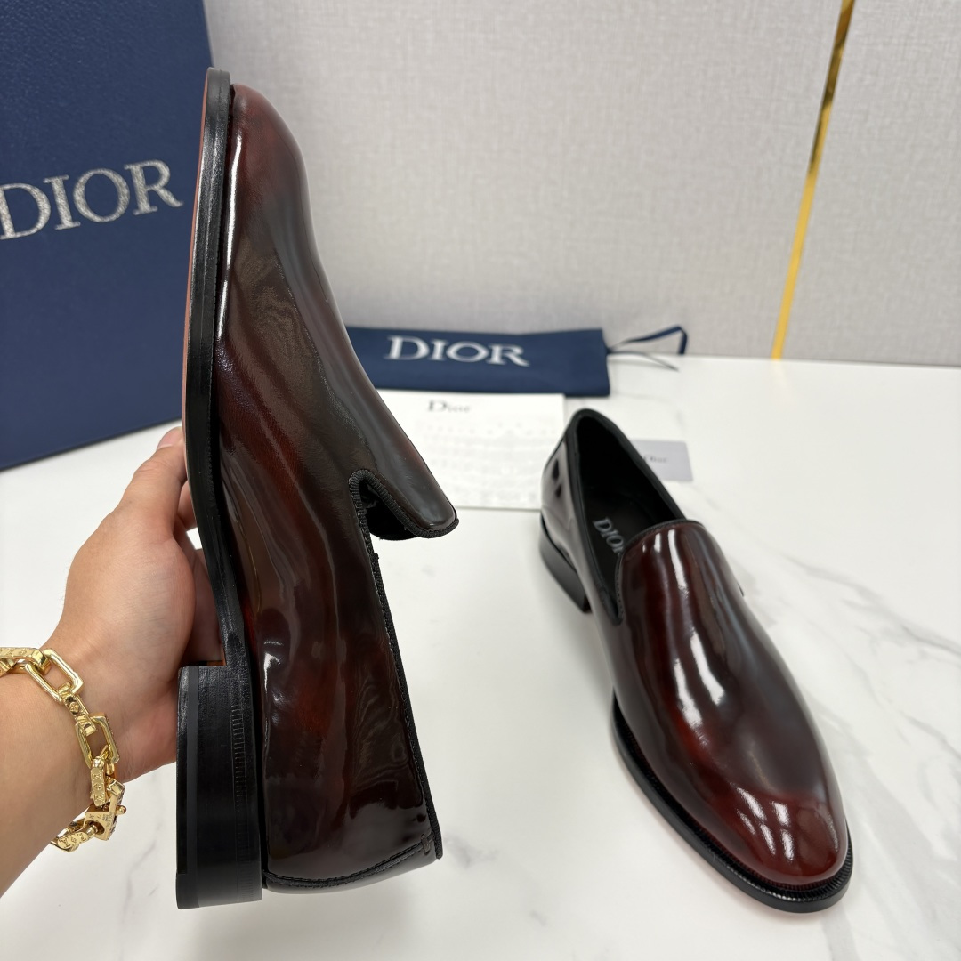 💋💍CD家新品 DIO* TIMELESS 男士亮面乐福一脚蹬皮鞋 官方 9,200 这款乐福鞋体现经典