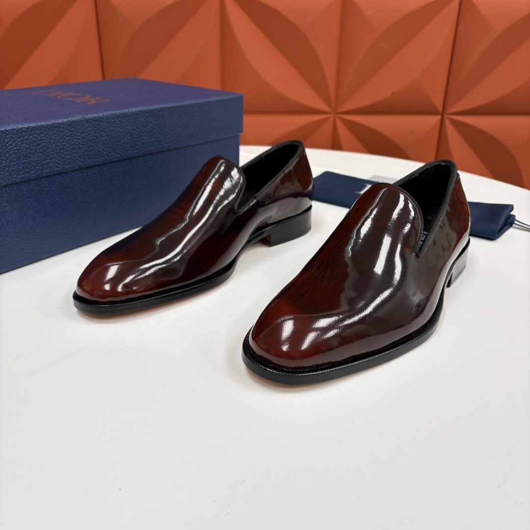 💋💍CD家新品 DIO* TIMELESS 男士亮面乐福一脚蹬皮鞋 官方 9,200 这款乐福鞋体现经典