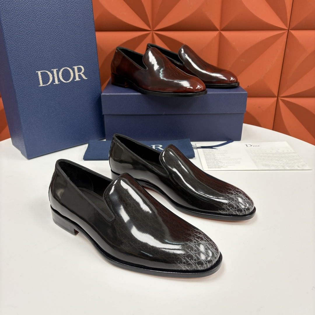 💋💍CD家新品 DIO* TIMELESS 男士亮面乐福一脚蹬皮鞋 官方 9,200 这款乐福鞋体现经典