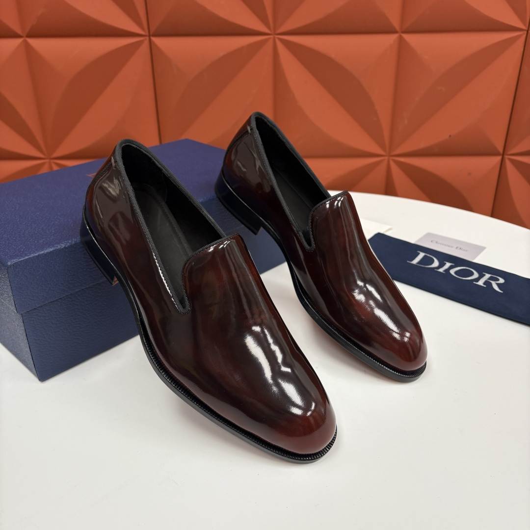 💋💍CD家新品 DIO* TIMELESS 男士亮面乐福一脚蹬皮鞋 官方 9,200 这款乐福鞋体现经典