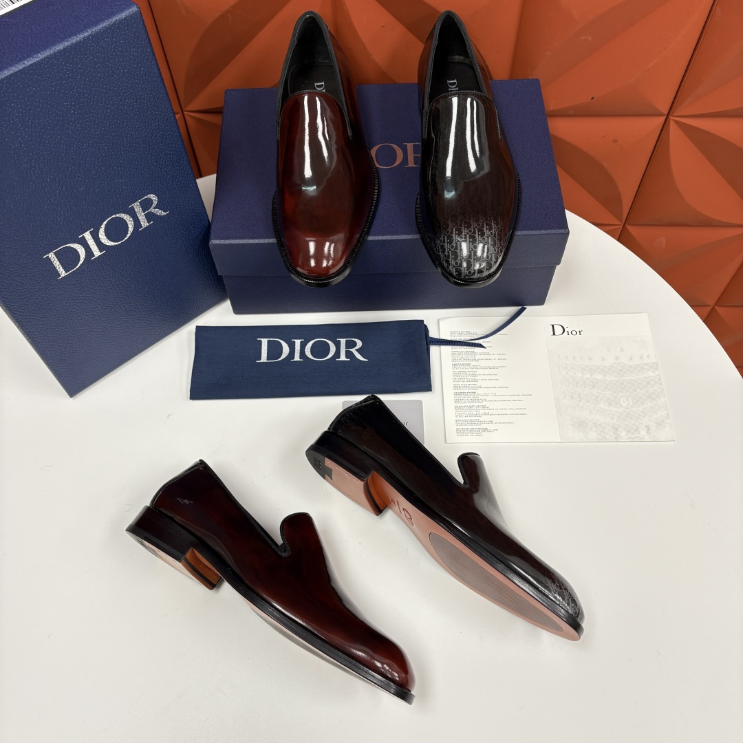 💋💍CD家新品 DIO* TIMELESS 男士亮面乐福一脚蹬皮鞋 官方 9,200 这款乐福鞋体现经典