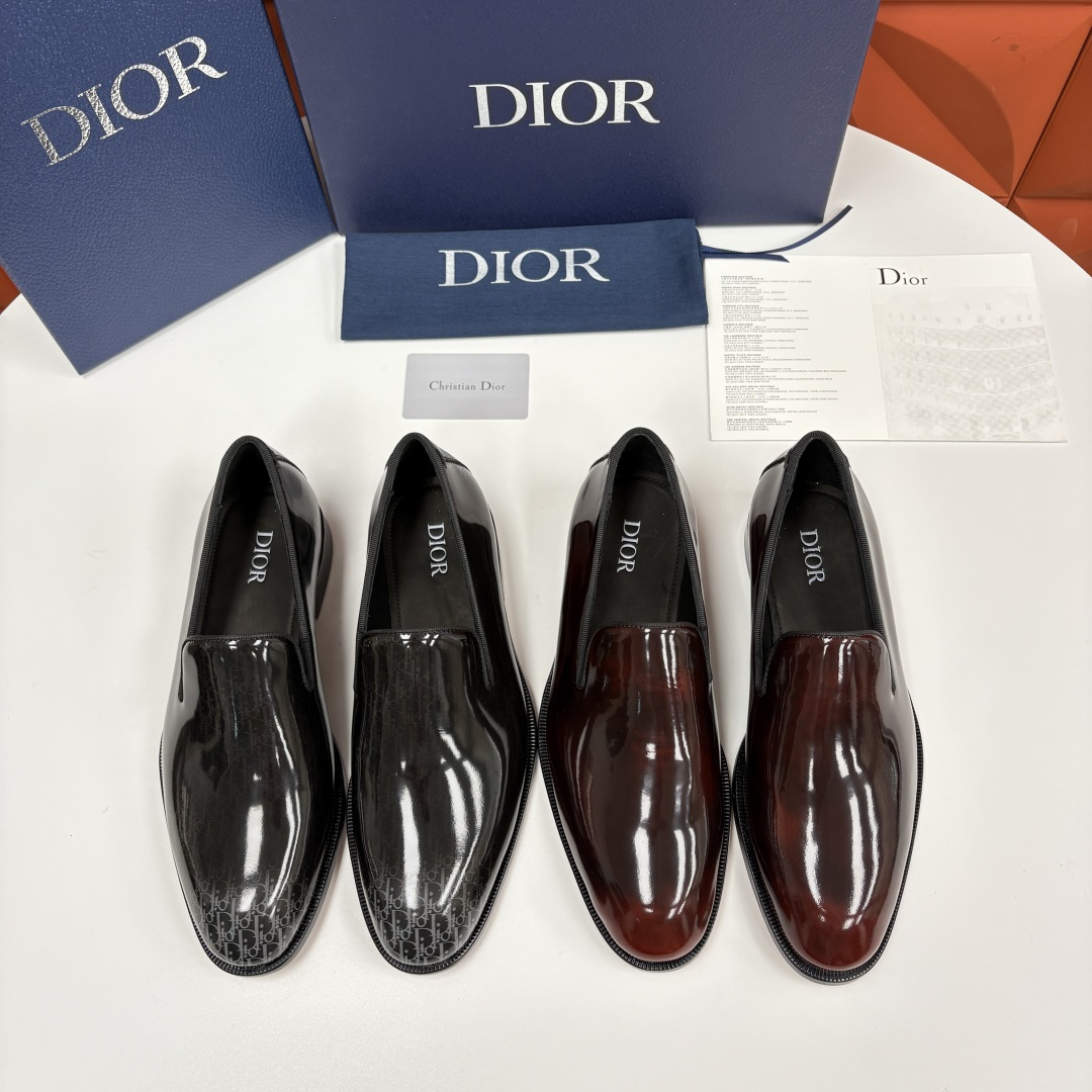 💋💍CD家新品 DIO* TIMELESS 男士亮面乐福一脚蹬皮鞋 官方 9,200 这款乐福鞋体现经典