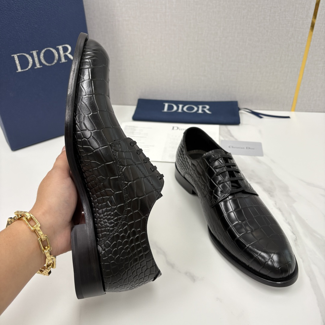 💋💍CD新品 迪～奥 最新款男士正装鞋皮鞋，官方12,500 这款DIOR男士正装皮鞋是高端商务与奢雅格