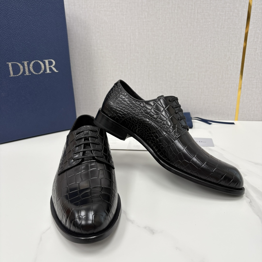 💋💍CD新品 迪～奥 最新款男士正装鞋皮鞋，官方12,500 这款DIOR男士正装皮鞋是高端商务与奢雅格